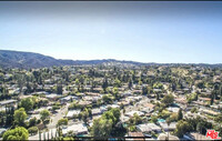 19246 Liam Ln in Los Angeles, CA - Foto de edificio - Building Photo