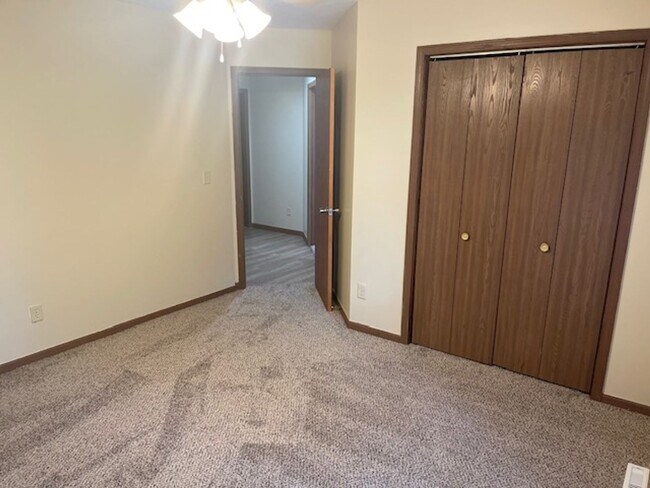 108 W Olive St in Strafford, MO - Building Photo - Building Photo