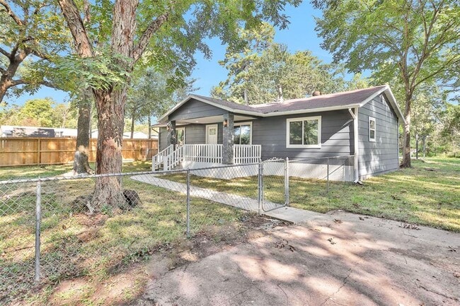 26424 Leisure Ln in Magnolia, TX - Foto de edificio - Building Photo