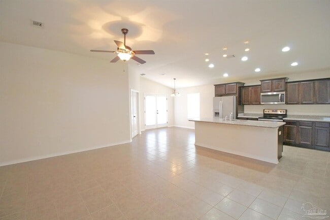 5621 Peach Dr in Milton, FL - Foto de edificio - Building Photo