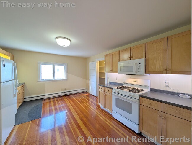 41 Bay State Ave in Somerville, MA - Foto de edificio - Building Photo