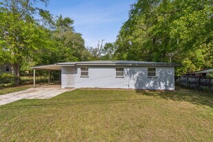 2304 Miss Muffet Ln W in Jacksonville, FL - Building Photo