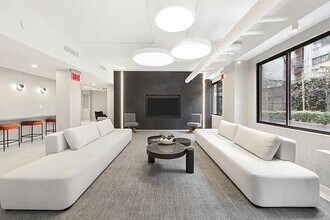 340 E 51st St in New York, NY - Building Photo - Building Photo