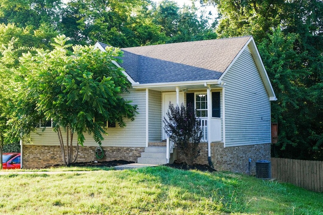 3257 N Senseney Cir in Clarksville, TN - Building Photo