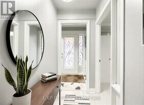 5 Gooderham Dr in Toronto, ON - Building Photo