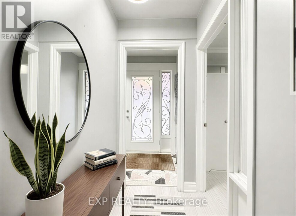 5 Gooderham Dr in Toronto, ON - Building Photo