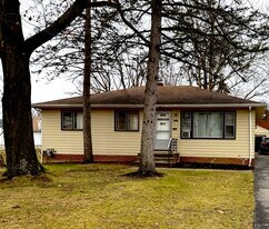 4820 Green Rd in Warrensville Heights, OH - Building Photo