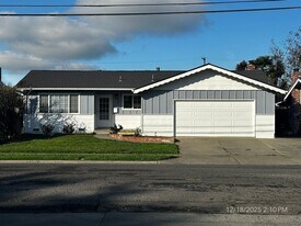 1700 Yellowstone St in Napa, CA - Building Photo