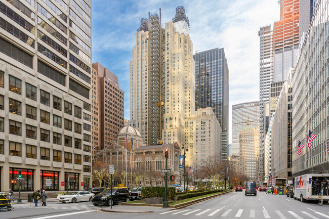 Waldorf Towers in New York, NY - Building Photo - Building Photo