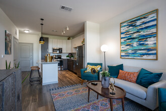 The Vic at Southwinds in Baytown, TX - Building Photo - Interior Photo