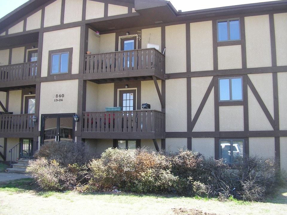 Briarwood Place Apartments in Hays, KS - Foto de edificio