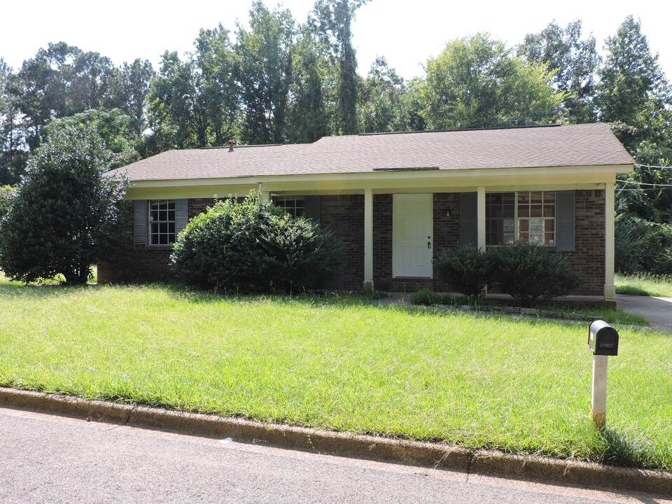 10801 Tiara Dr in Cottondale, AL - Building Photo