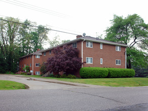 Owl's Landing in Munroe Falls, OH - Foto de edificio - Building Photo