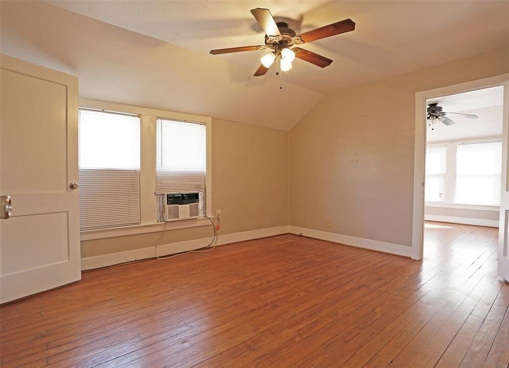 5602 Chaucer Dr Photo