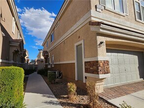 5545 Dueces Wild Ct in Las Vegas, NV - Building Photo - Building Photo