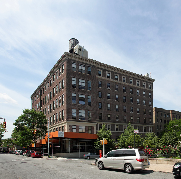 Logan Gardens in New York, NY - Building Photo