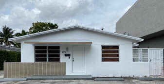 375 E 8th St in Hialeah, FL - Building Photo