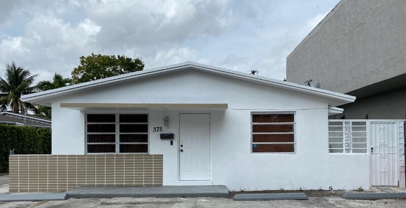 375 E 8th St in Hialeah, FL - Building Photo