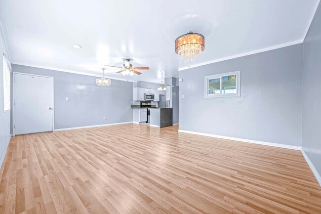 12801 Moorpark St, Unit 308 in Studio City, CA - Building Photo - Building Photo