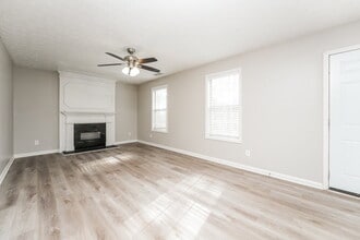 6551 Lauren's Way in Stone Mountain, GA - Building Photo - Building Photo