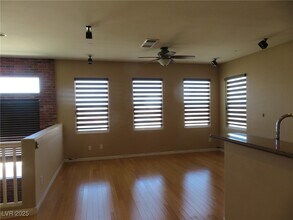 9342 Autumn View Ave in Las Vegas, NV - Building Photo - Building Photo