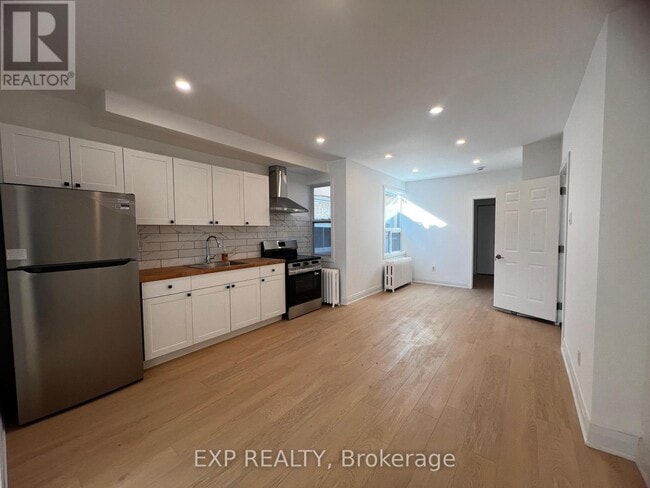 804A St Clair Ave W in Toronto, ON - Building Photo - Building Photo