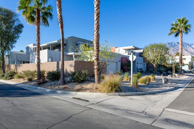 4962 Frey Way in Palm Springs, CA - Foto de edificio - Building Photo