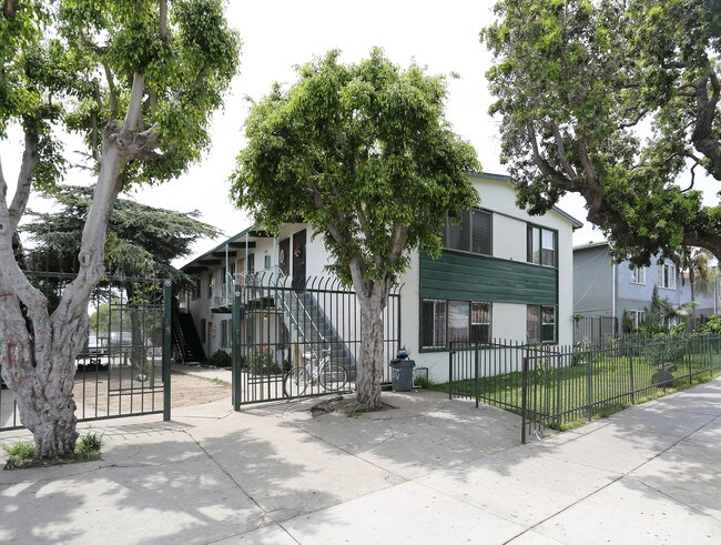 4819 S Slauson Ave in Culver City, CA - Foto de edificio - Building Photo