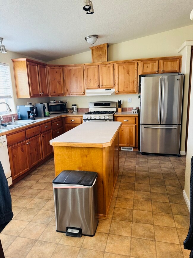 750 Hayland Dr in Spring Creek, NV - Building Photo - Building Photo