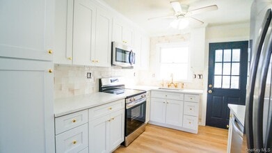 5 Pearsall Pl in Babylon, NY - Building Photo - Building Photo