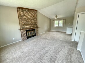 105 Colony Dr in Davenport, IA - Building Photo - Building Photo