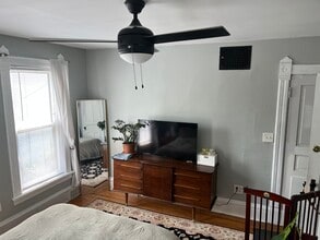 1238 Williamson St, Unit Apt2 in Madison, WI - Foto de edificio - Building Photo