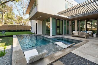 4811 Timberline Dr in Austin, TX - Building Photo - Building Photo