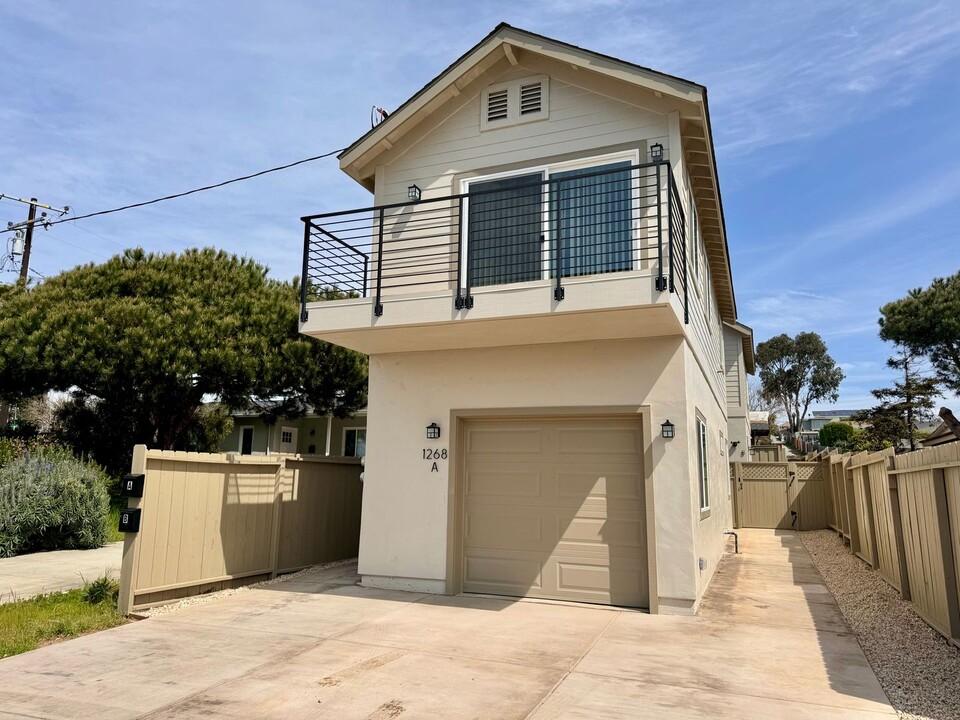 1268 Prospect St in Seaside, CA - Building Photo