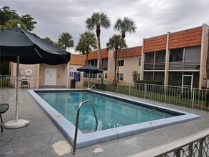 7610 Stirling Rd in Hollywood, FL - Building Photo - Building Photo