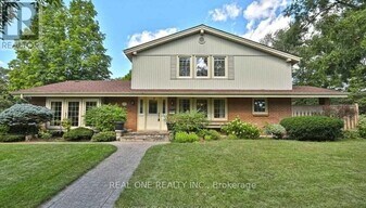 236 Ash Tree Way in Oakville, ON - Building Photo