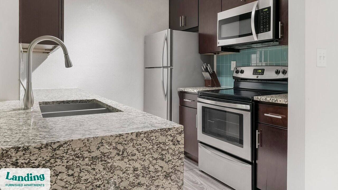 2745 Holcomb Bridge Rd in Alpharetta, GA - Building Photo