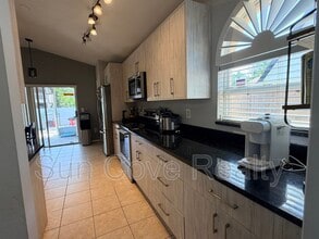 8833 Cypress Hammock Dr in Tampa, FL - Building Photo - Building Photo