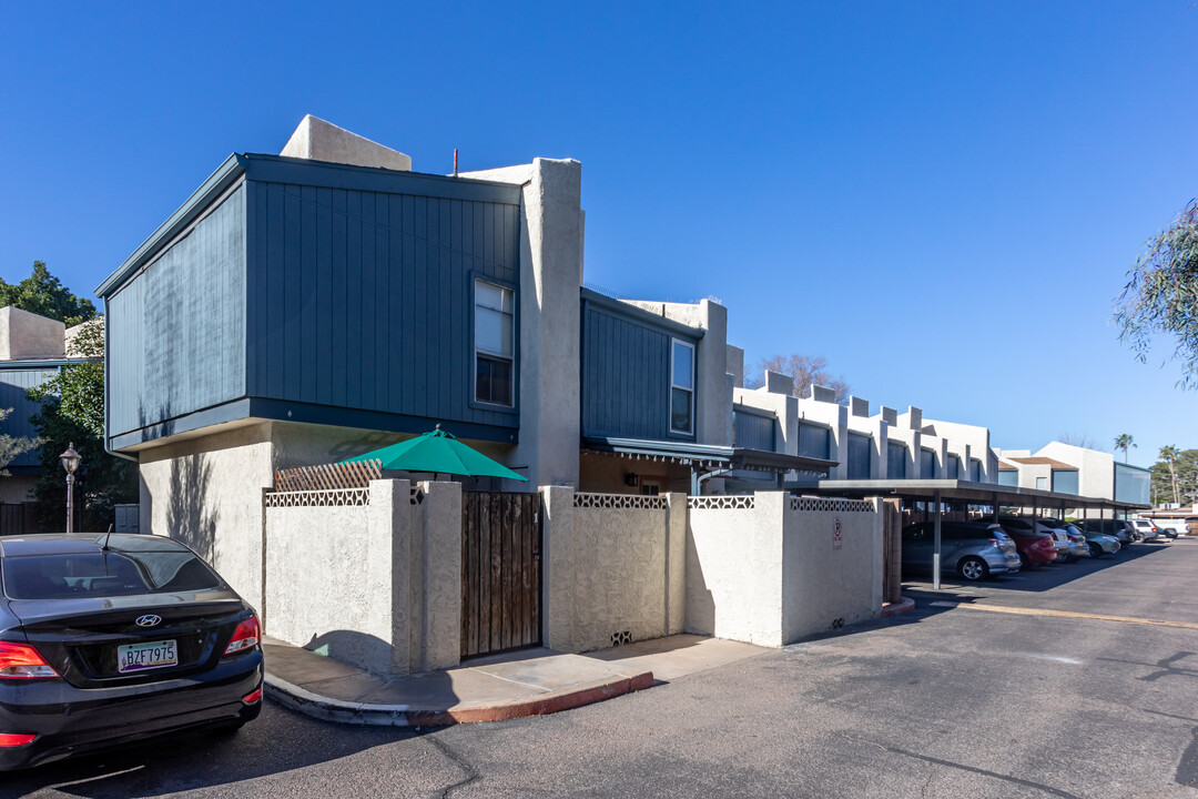 Randolph Court Condominiums in Phoenix, AZ - Building Photo