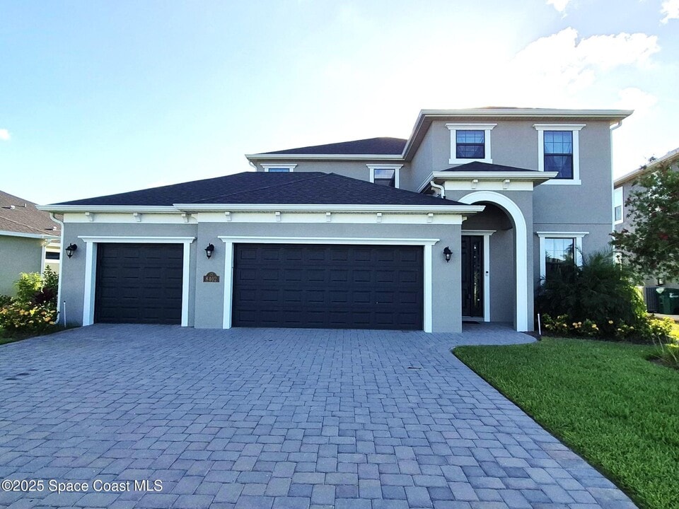 8402 Paragrass Ave in Melbourne, FL - Building Photo