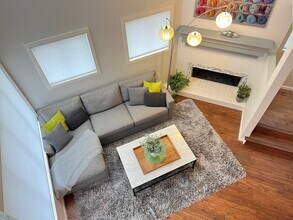 8132 Camino Del Sol, Unit F in La Jolla, CA - Building Photo - Building Photo