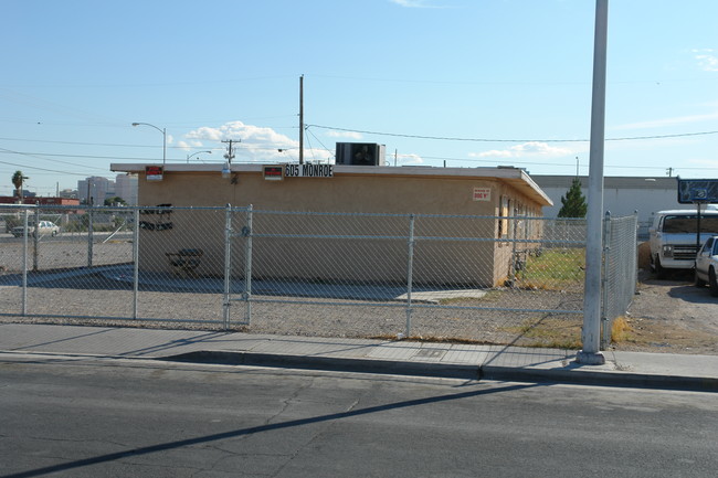 605 W Monroe Ave in Las Vegas, NV - Building Photo - Building Photo