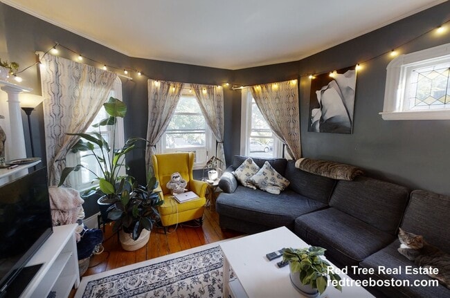 29 Victoria St, Unit 1 in Somerville, MA - Building Photo - Building Photo