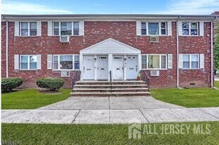 12A Gramercy Gardens Pl in Middlesex, NJ - Building Photo