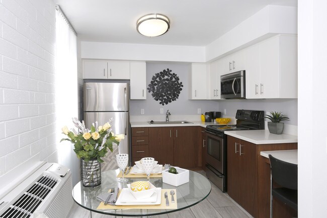 Latitude 33 in Palm Springs, CA - Building Photo - Interior Photo