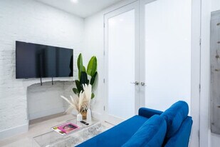 402 E 11th St in New York, NY - Building Photo