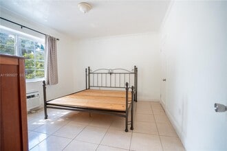 7435 Harding Ave in Miami Beach, FL - Building Photo - Building Photo