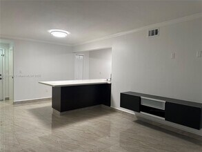 9423 Fontainebleau Blvd in Miami, FL - Building Photo - Building Photo