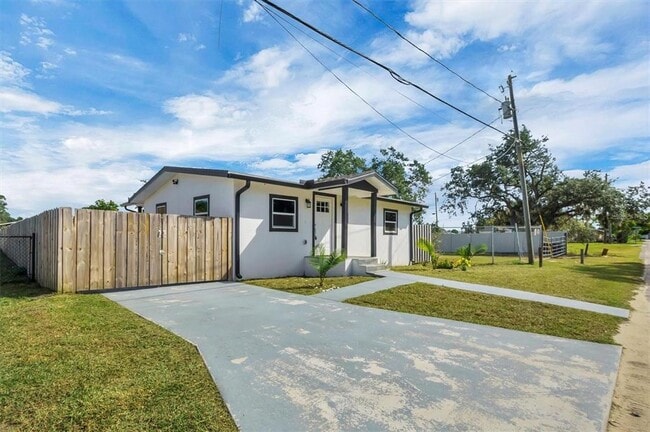 414 Monroe Ln in Haines City, FL - Building Photo - Building Photo