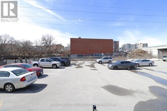 500-500 Gilbert Ave in Toronto, ON - Building Photo - Building Photo